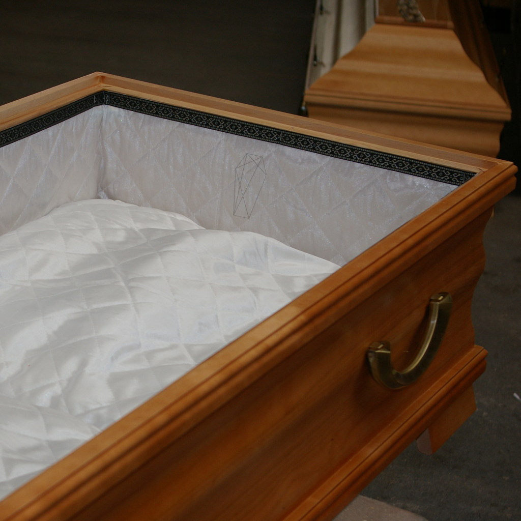 Sargausschlag mit Seitenteil & Matratze gesteppt